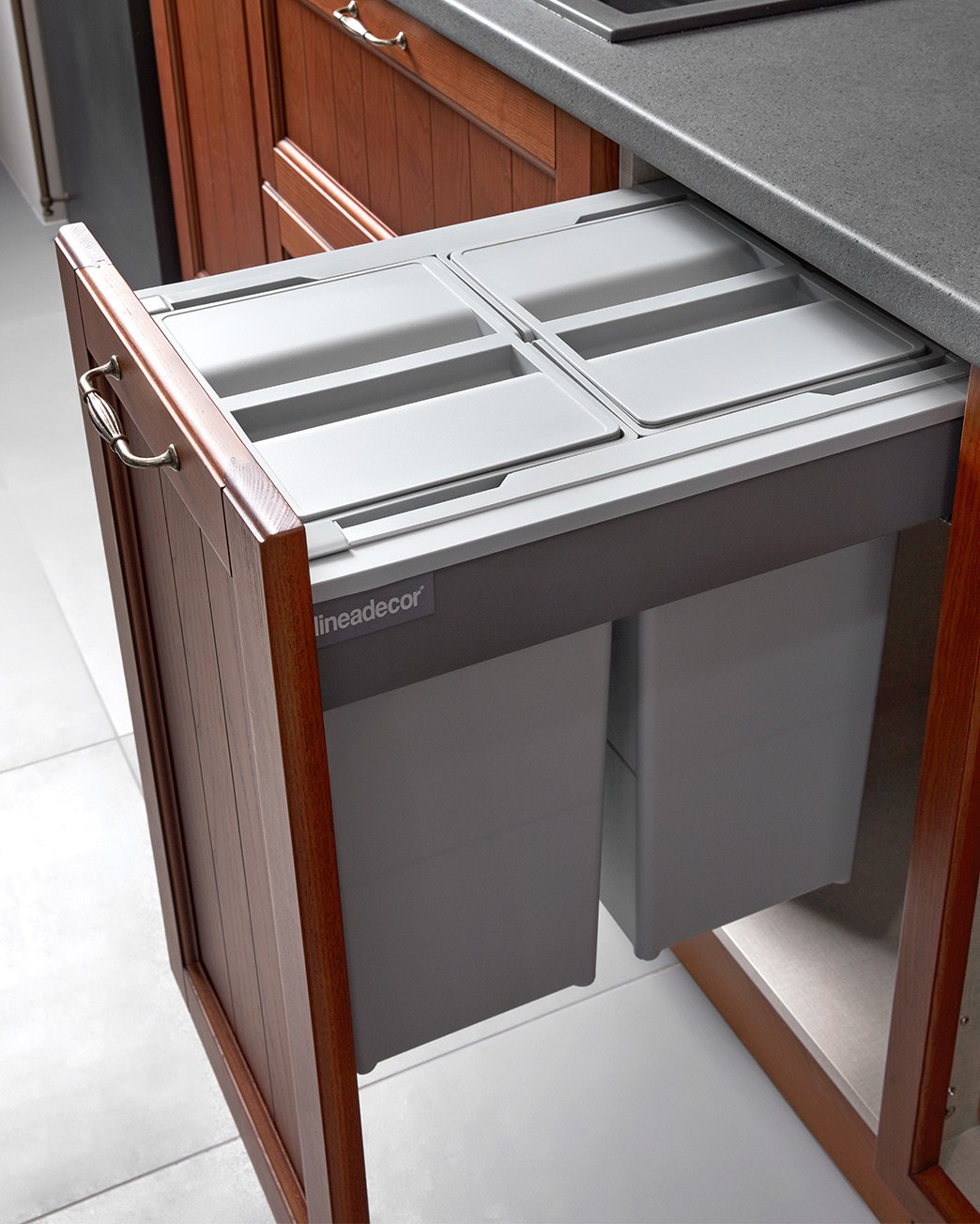 Base Unit with Antaro Pull-Out Waste Bin