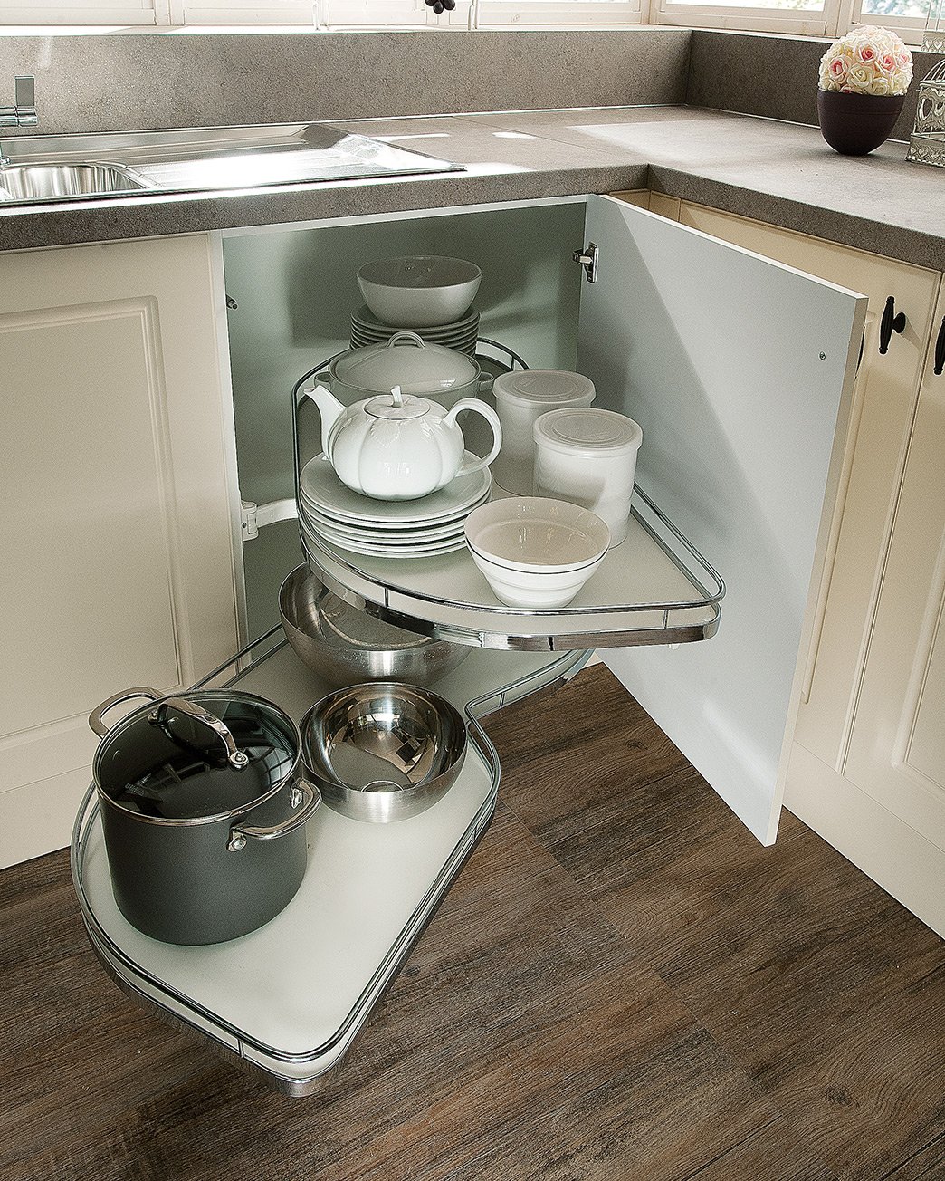 Swing-Out Corner Base Unit