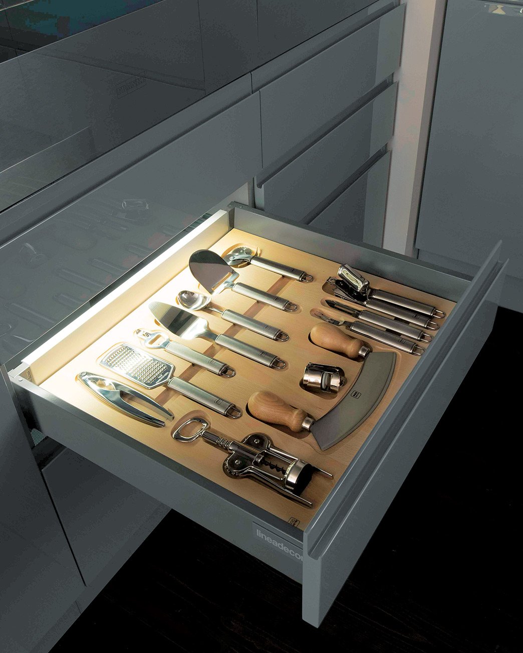 Accessory Kit with Wooden Base